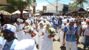 Lavagem de Arembepe reúne multidão em procissão a São Francisco de Assis