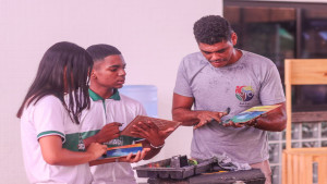 Feira de Artesanato reúne 48 expositores da sede e orla do município de Camaçari