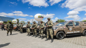 Camaçari quatro novas viaturas e motocicletas da Polícia Militar