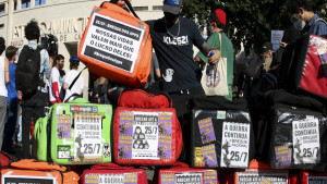 Rebelião sobre duas rodas: paralização de motoentregadores chama atenção para modelo de negócio desleal