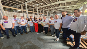 Caetano acompanha de perto montagem das Cestas de Páscoa para mais de 60 mil famílias de Camaçari