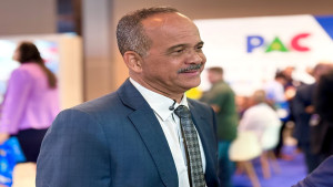 Elinaldo participa da Marcha dos Prefeitos e defende PEC que parcela dívida de municípios com Previdência