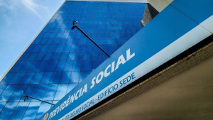 Governo vai orientar sobre ressarcimento de descontos no app Meu INSS