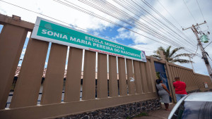 Prefeitura de Lauro de Freitas entrega novo mobiliário para Escola Sonia Maria e reforça compromisso com qualidade da educação
