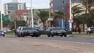Policial reage à furto e gera tiroteio em corrida na Boca do Rio