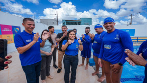 Com presença da prefeita, Arena Aquática dá início às aulas de natação