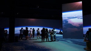 Exposição imersiva Viagem ao Espaço é sucesso de público no Shopping Barra