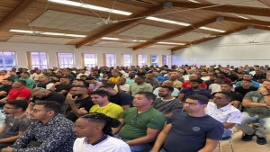 BYD realiza maior contratação em um só dia: 240 novos profissionais começam a trabalhar na fábrica em Camaçari