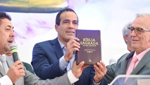 Bruno Reis inclui leitura da Bíblia como atividade em escolas de Salvador