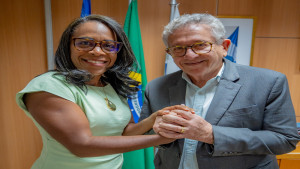 Missão internacional: prefeito transmite temporariamente comando do governo para vice-prefeita