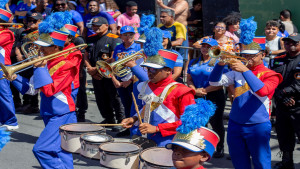 Educação e cidadania marcam participação da rede municipal no desfile pelos 64 anos de Lauro de Freitas