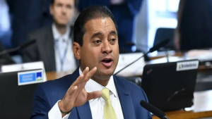 PF aponta repasses de R$ 11 milhões à esposa do senador Weverton Rocha