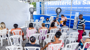Carreta do Agora Tem Especialistas segue com atendimento especializado à mulher na Policlínica de Camaçari