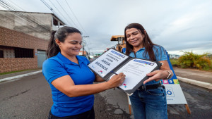 Prefeita Débora Regis assina Ordem de Serviço do Pavimenta Lauro para ruas de Areia Branca