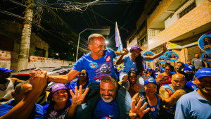 Desfiles cívicos de Camaçari mostram força do Time Azul e protagonismo de Elinaldo