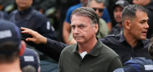 Defesa de Bolsonaro pede autorização para ex-presidente receber visita dos filhos no Dia dos Pais