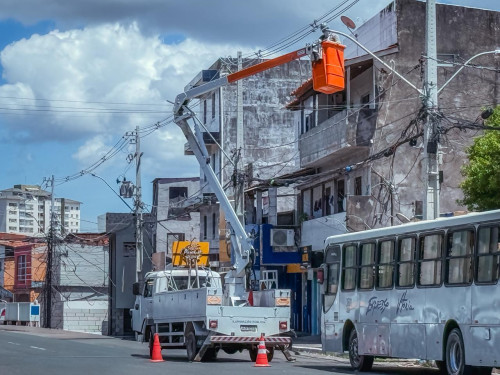 Centro e Itinga recebem reforço na iluminação pública por meio do Programa Banho de Luz
