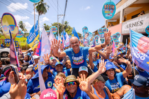Desfiles cívicos de Camaçari mostram força do Time Azul e protagonismo de Elinaldo