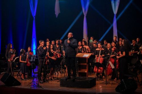 Orquestra Caraípa celebra oito anos com concerto gratuito nesta quarta-feira